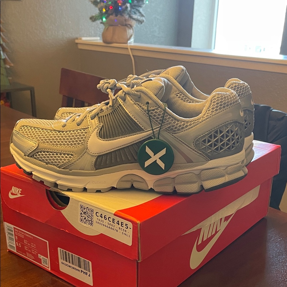 Nike Zoom Vomero 5 size 9.5 in women’s